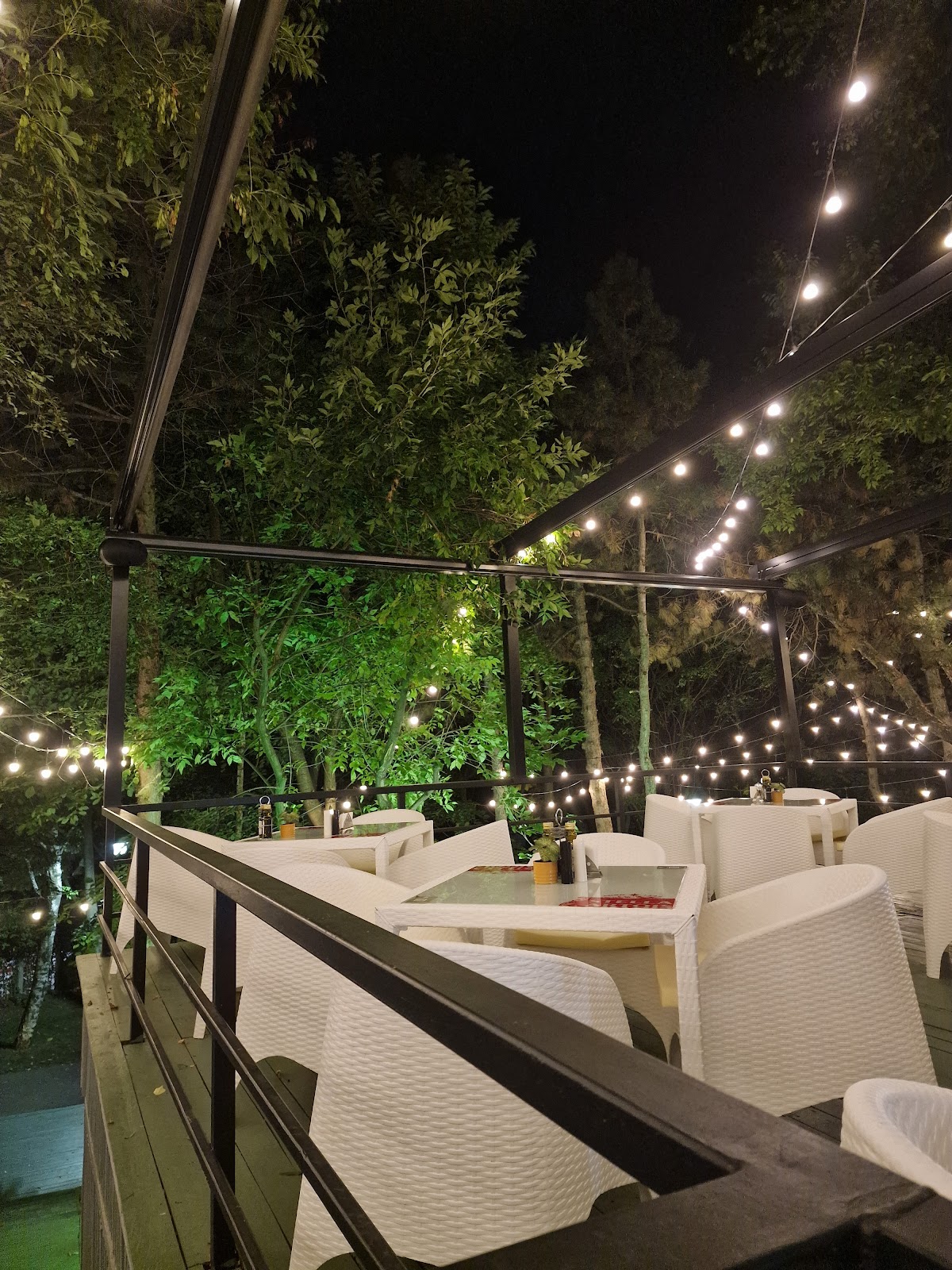 Amo Restaurant Lounge